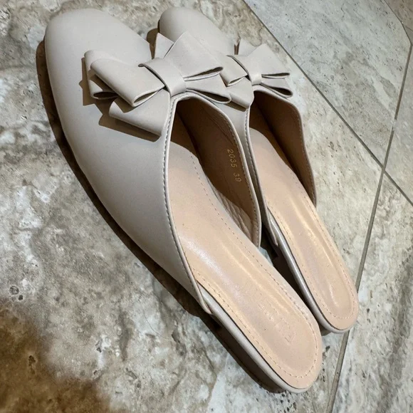 Chic Cream Bow Women's Loafers - Picture 2 of 5